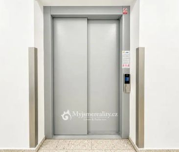 Pronájem, novostavby bytu s terasou, 1+1, 49 m - Фото 1