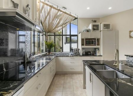 Belmont Beauty - Photo 2