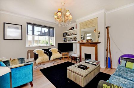 3 bedroom flat to rent - Photo 2