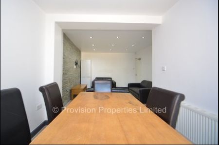 5 Bedroom Student Properties Hyde Park - Photo 2