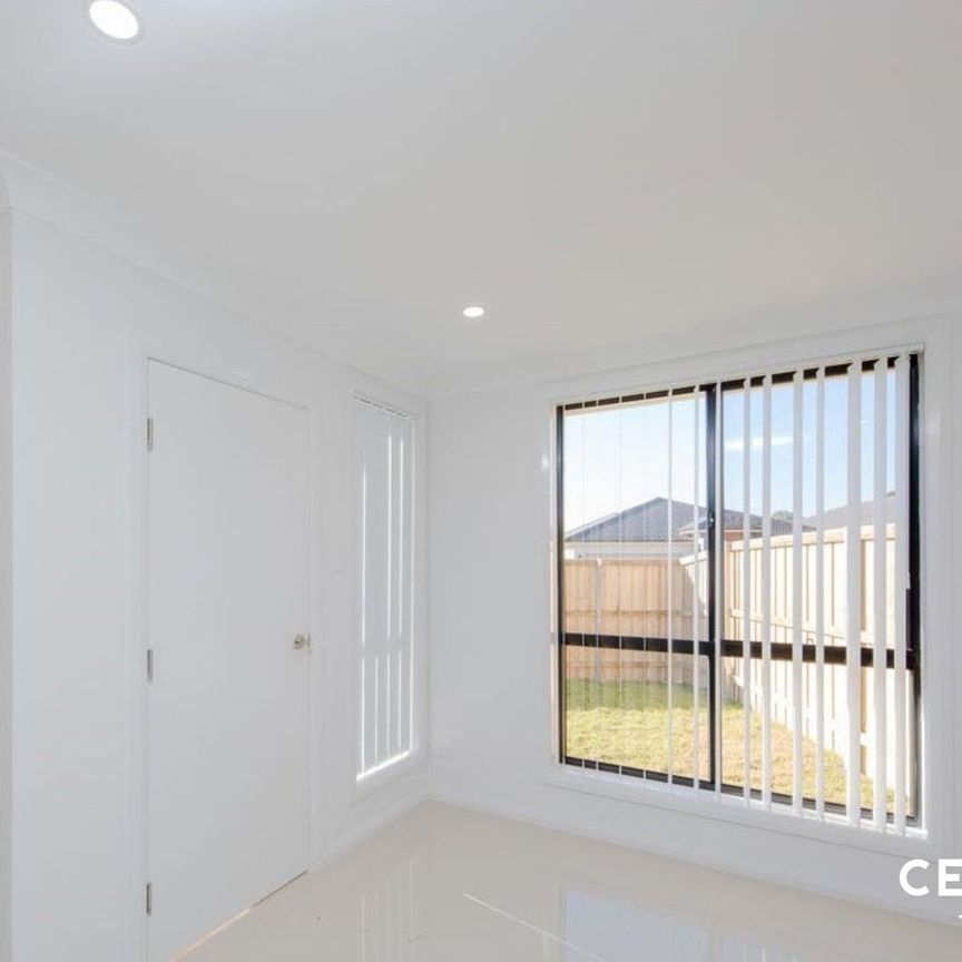 Walk to School - Photo 1