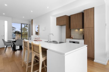 149 Sutherland Crescent, Taylor – A Sunlit Two-Level Sanctuary - Photo 2