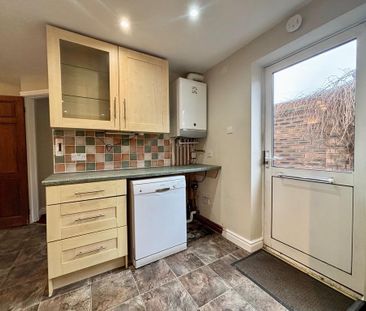 4 bedroom semi-detached house to rent - Photo 6