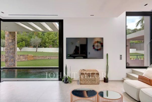 Maison à louer Valbonne, Cote d'Azur, France16 500 EUR / Mois - Photo 1