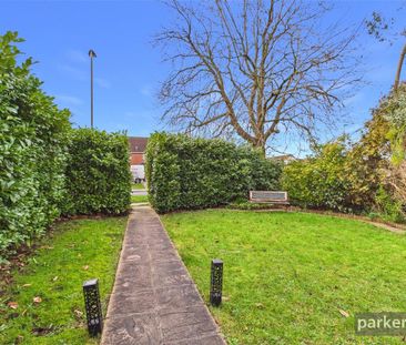 4 bedroom semi-detached house to rent - Photo 5