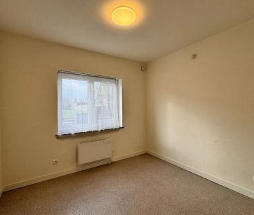 Verzorgd gelijkvloers appartement met 2 slaapkamers en garage. - Photo 1