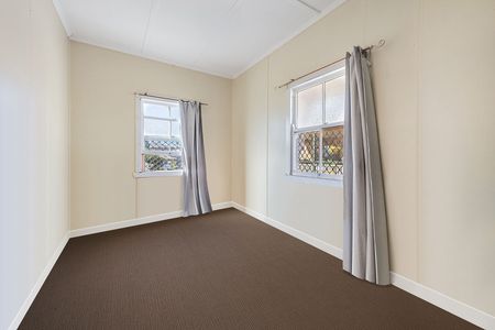 Spacious Two-Bedroom Plus Study in a Prime Location - Photo 2