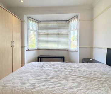 Room in a Shared House, South Park Crescent, SE6 - Photo 5