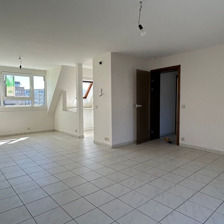 Verrassend ruim appartement met 2 slaapkamers in het centrum van Diksmuide - Photo 1