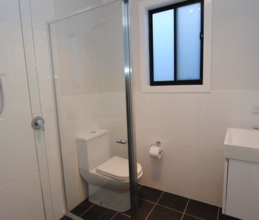 Live Comfortably in Calderwood: Stylish Apartment Available for Ren... - Photo 4