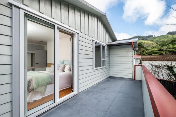 52 Kiwi Crescent, Tawa - Photo 1