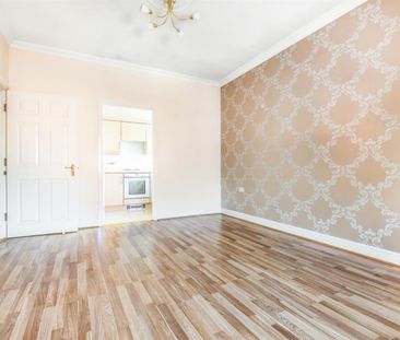 2 bedroom Flat To Let - Photo 1