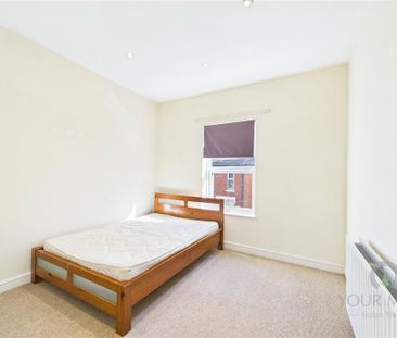 2 bedroom end of terrace house to rent - Photo 2