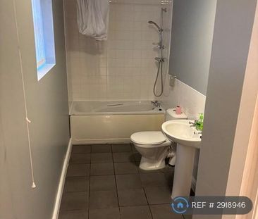 3 bedroom flat to rent - Photo 4