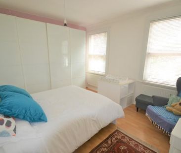 3 Bed Terraced House, Sutton Court Road, E13 - Photo 5
