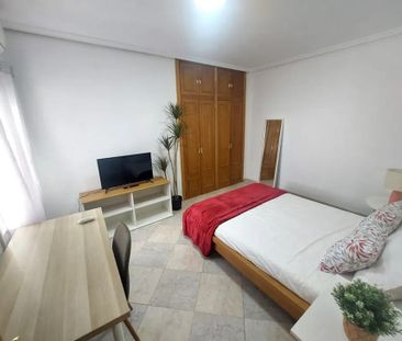 Calle Sanz Raso, Madrid, Community of Madrid 28038 - Photo 5