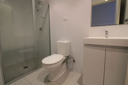 Quality 2 Bedroom Security Apartment - Photo 5