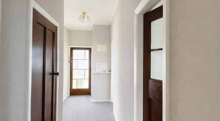 Bright & Newly Renovated Ã¢ÂÂ Central Pahiatua Living - Photo 3