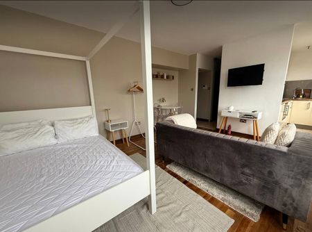 Studio Flat, Dean Street, W1D - Photo 2