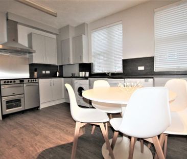 6 bedroom house to rent - Photo 1