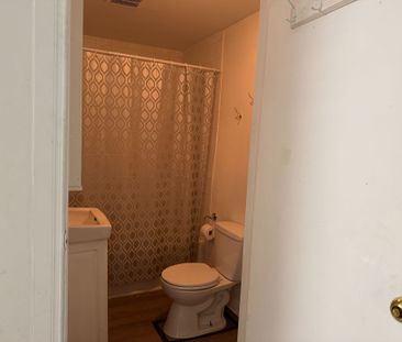 For Lease - 70 BARRETTE Street Unit# 1, Vanier and Kingsview Park, ... - Photo 2