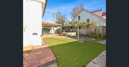 Classic Family Home - Photo 4