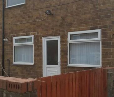 3 bedroom end of terrace house to rent - Photo 1