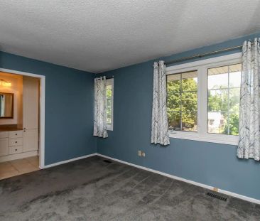 570 Duff Crescent - 1 — 4 Bedroom - Photo 4