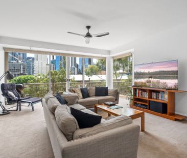 Southbank's Best: Large Fully Furnished 3-Bedroom with Stunning Views - Photo 1