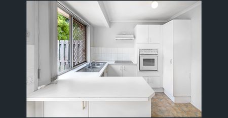 2-bed 1-bath corner unit with private backyard - Photo 4