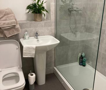 1 bedroom in a house share to rent - Photo 3