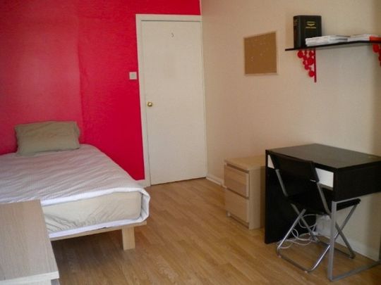 (233 SOUTHWARK – F) Single room in shared house in Battersea - Photo 1
