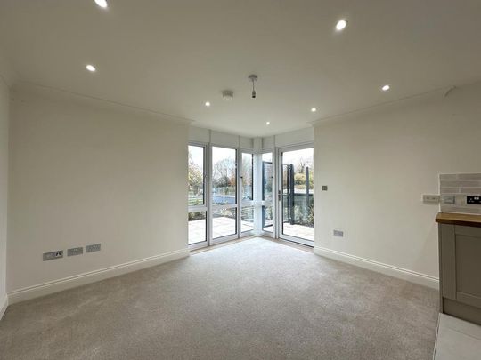 2 bedroom ground floor flat to rent - Photo 1