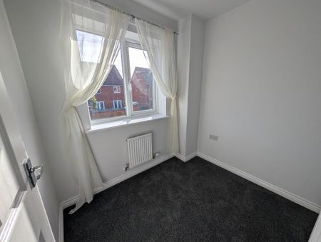 4 bedroom semi-detached house to rent - Photo 4