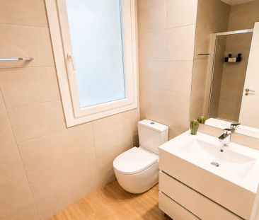Room in a shared 7-bedroom apartment for rent in Arapiles, professionals only, no couples, students allowed. - Foto 6