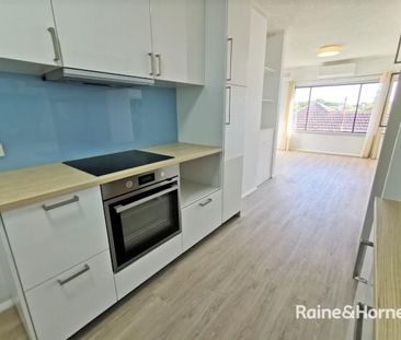 Convenient Living in the Heart of East Gosford! - Photo 1