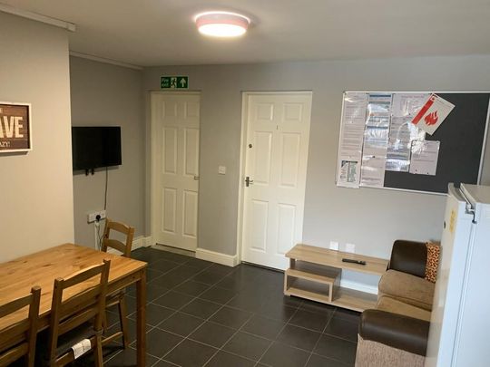 1 bedroom property with land to rent - Photo 1