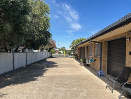 Unit in quiet complex - Fully Furnished - Photo 5