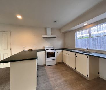 Low Maintenance Brick & Tile Home - Photo 4