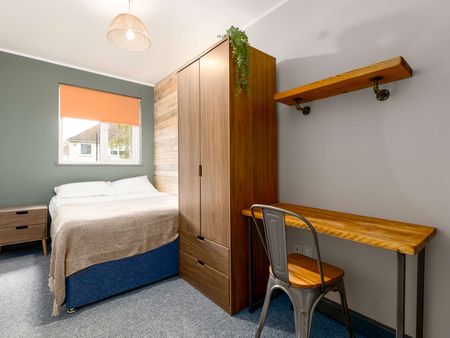 OX Living is proud to present this high-quality 7-bedroom co-living property, perfect for working professionals looking for stylish, stress-free living. Room 6 - Photo 2