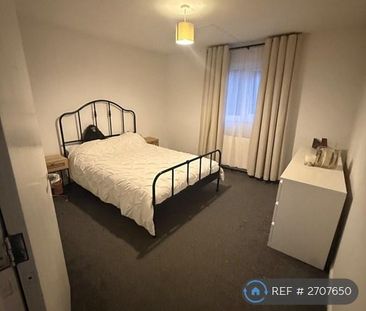 3 bedroom flat to rent - Photo 6