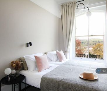 3 bedroom flat to rent - Photo 3