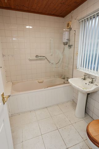 20 Dhu Varren Crescent, Belfast, BT13 3FL - Photo 4