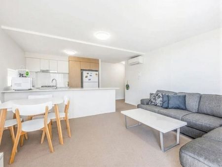 Stylish Apartment with Modern Comforts in a Prime Chermside Location - Photo 2