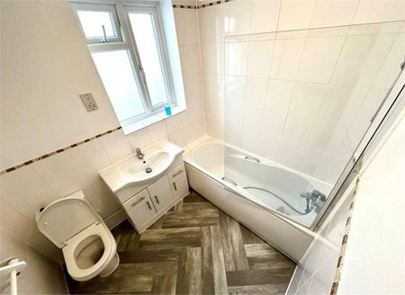 3 bedroom apartment to rent - Photo 5