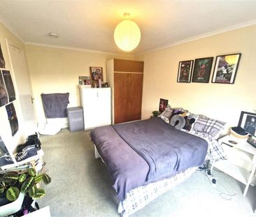4 bedroom end of terrace house to rent - Photo 4