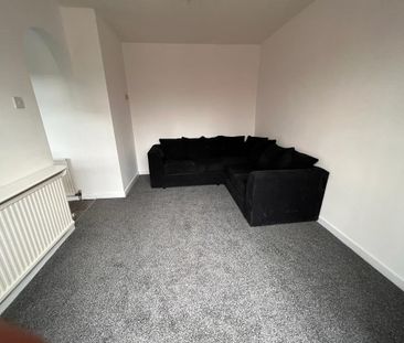 4 bedroom semi-detached house to rent - Photo 4
