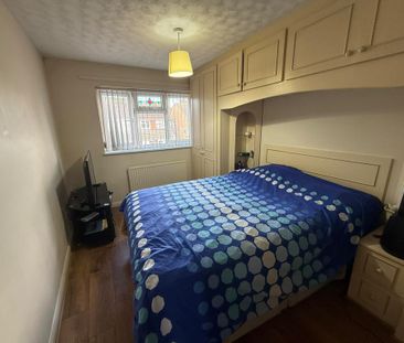 4 bedroom semi-detached house to rent - Photo 6