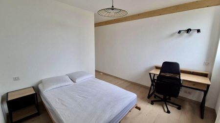 Location / Duplex - Photo 5