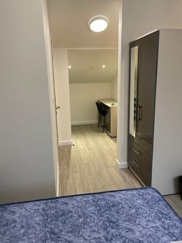 4 bedroom apartment to rent - Photo 3